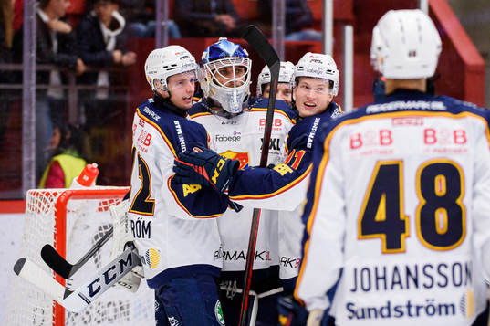 Djurgårdens Ludvig Hedström, målvakt Mantas Armalis och