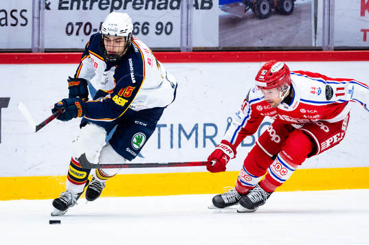 Djurgårdens Liam Öhgren och Timrås Nolan Zajac