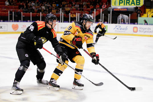 Brynäs Nick Olesen och Luleås Konstantin Komarek