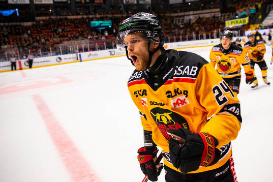 Luleås Brendan Shinnimin jublar