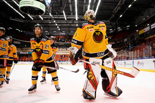 Luleås målvakt Jesper Wallstedt jublar