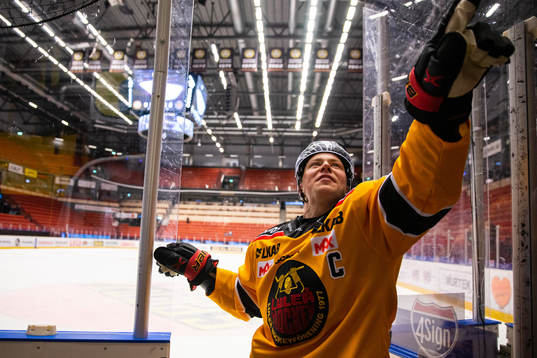 Luleås Erik Gustafsson jublar
