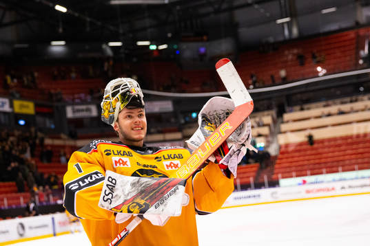 Luleås målvakt Jesper Wallstedt jublar