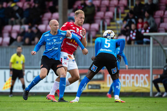 Halmstads Andreas Johansson, Halmstads Joseph Baffoe och