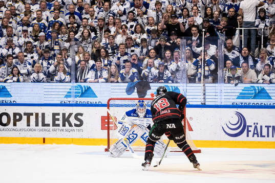 Leksands målvakt Kasimir Kaskisuo och Örebros Rodrigo