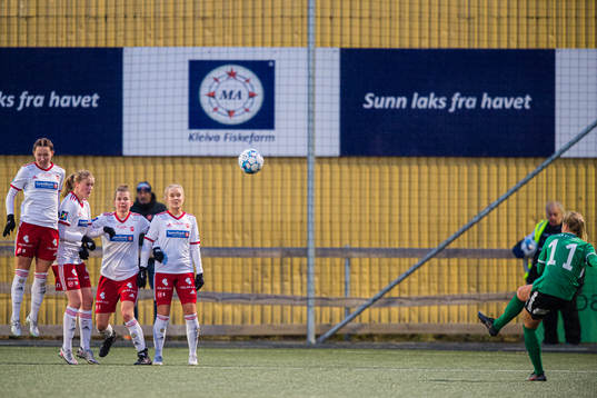 Sandra Rebecca Nikolaisen Simonsen of Fløya scores the 1-4