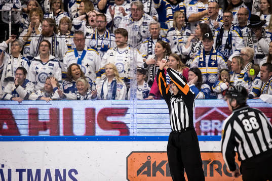 Domare Linus Öhlund dömmer straff