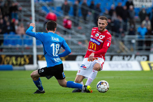 Halmstads Emil Tot Wikström och Degerfors Christos Gravius