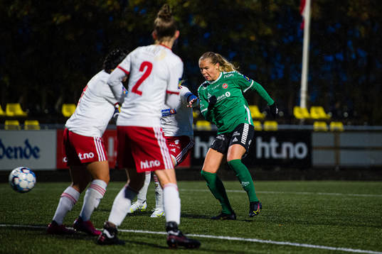 Sandra Rebecca Nikolaisen Simonsen of Fløya scores the 1-5