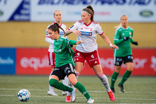 Naina Maria Inauen of Fløya and Jelena Karlicic of Medkila