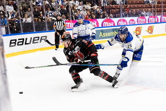 Örebros Rasmus Rissanen  och Leksands Carter Camper