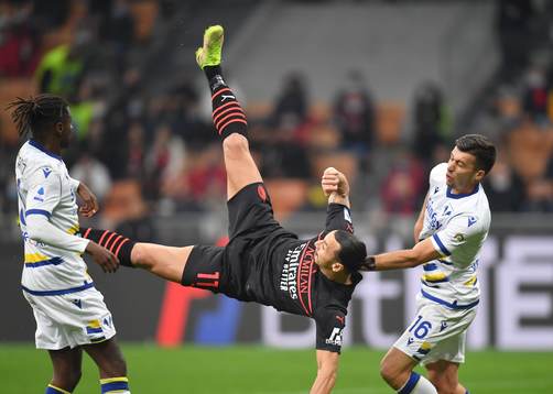 Bläddra bland fler bilder av Fotboll, Serie A, Milan - Verona