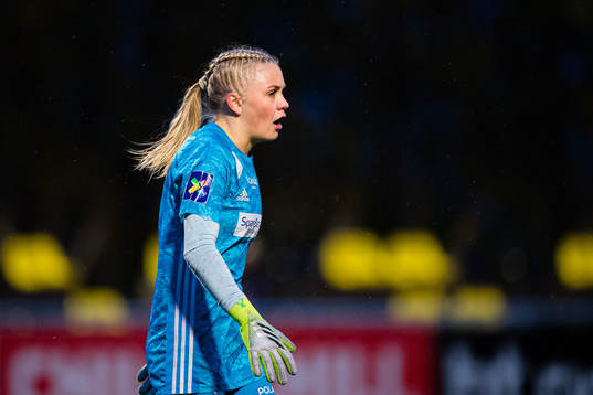 Goalkeeper Hanne Larsen of Medkila