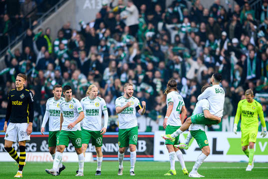 Hammarbys Darijan Bojanic jublar med lagkamrater