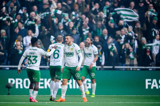 Hammarbys Akinkunmi Amoo och Astrit Selmani jublar