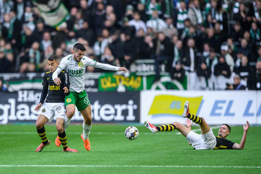 s Yasin Ayari och Hammarbys Astrit Selmani