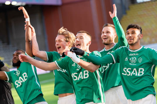 Brages spelare jublar