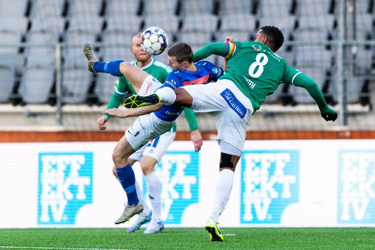 Norrbys Melvin Andersson och Brages Seth Kanteh Hellberg