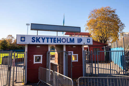 Huvudentrén på Skytteholms IP
