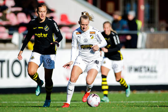 s Jenny Danielsson och Häckens Stina Blackstenius