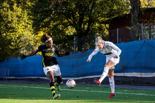 s Konya Plummer och Häckens Stina Blackstenius