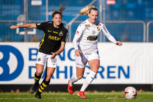s Hallbera Gisladottir och Häckens Stina Blackstenius