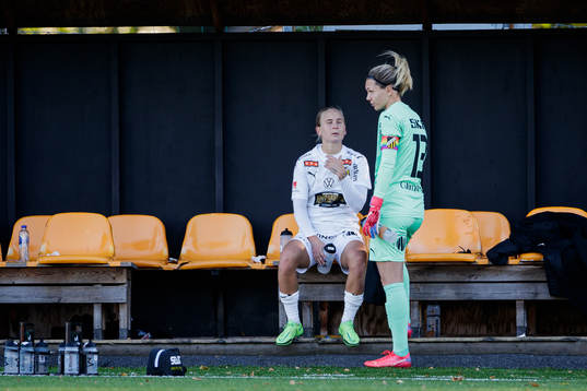 Häckens målvakt Jennifer Falk deppar
