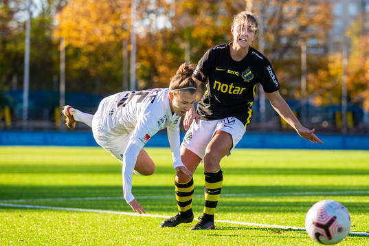 s Hannah Davison i en straffsituation
