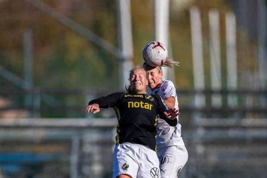 s Emma Santamäki och Häckens Julia Karlernäs