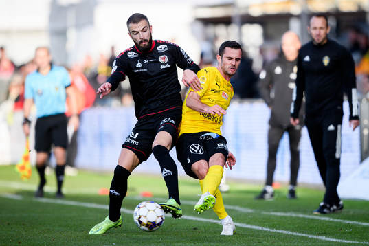 Kalmars Filip Sachpekidis och Mjällbys Kadir Hodzic