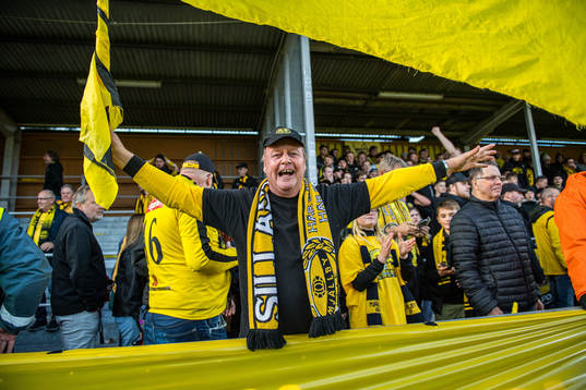 Mjällby supporter jublar