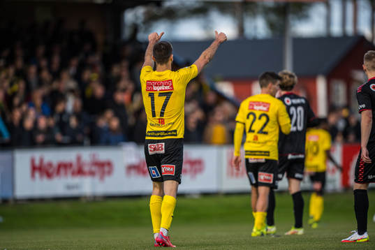 Mjällbys Carlos Moros Gracia  jublar