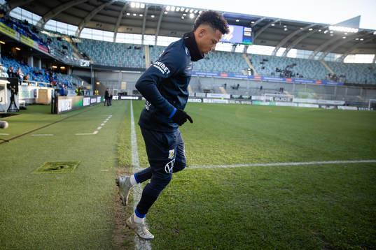 IFK Göteborgs Tobias Sana innan fotbollsmatchen i