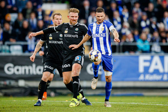Örebros Michael Almebäck och IFK Göteborgs Marcus Berg