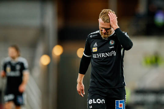 Örebros Michael Almebäck deppar