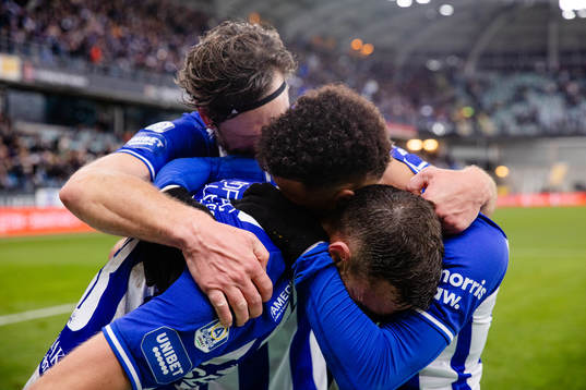 IFK Göteborgs Marcus Berg jublar ihop med Tobias Sana och