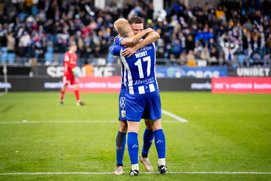 IFK Göteborgs Oscar Wendt jublar ihop med Marcus Berg