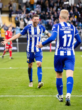 IFK Göteborgs Oscar Wendt jublar ihop med Marcus Berg