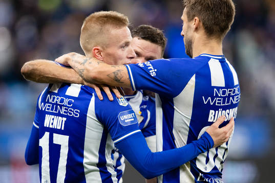 IFK Göteborgs Oscar Wendt  jublar ihop med Marcus Berg och