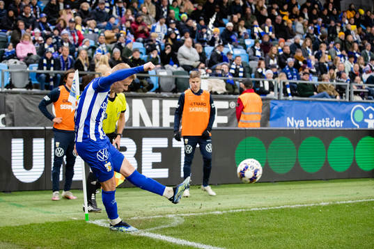 IFK Göteborgs Oscar Wendt slår en hörna