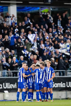 IFK Göteborgs Oscar Wendt jublar med lagkamrater