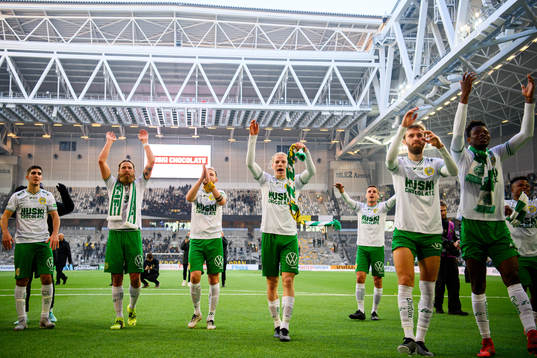 Hammarbys spelare jublar
