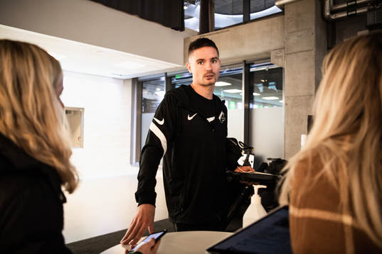 s Mikael Lustig i