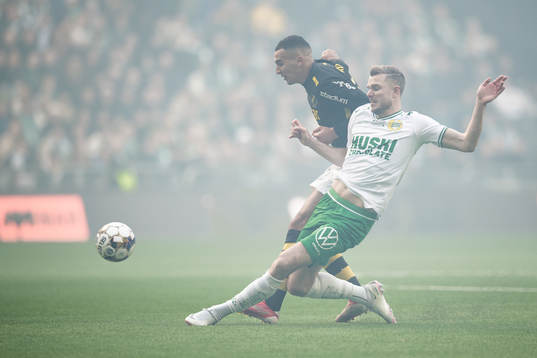 s Nabil Bahoui och Hammarbys Richard Magyar