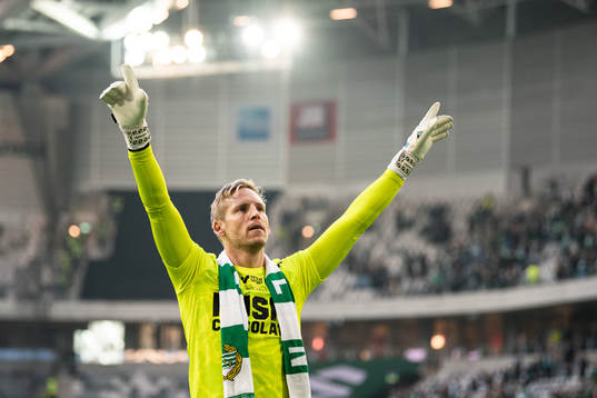 Hammarbys målvakt David Ousted jublar