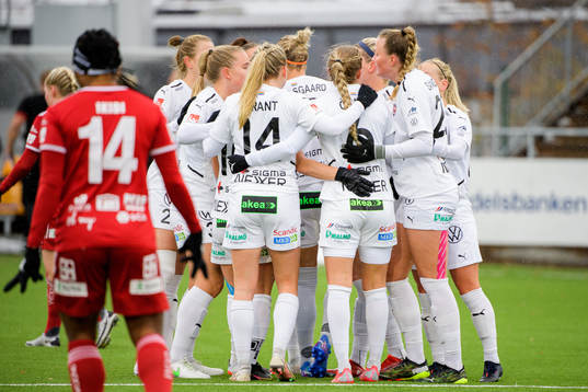 Rosengårds spelare jublar