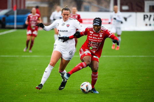Rosengårds Stefanie Sanders och Piteås Faith Ikidi Michael
