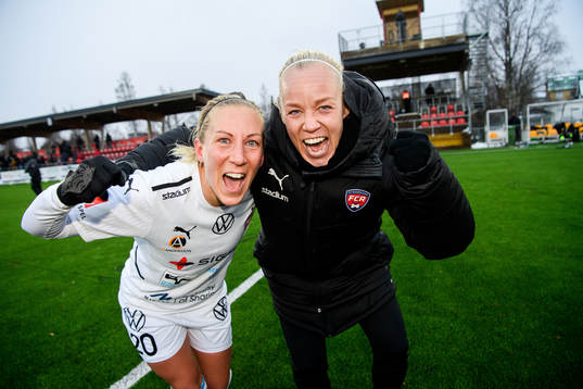 Rosengårds Mia Persson och Caroline Seger jublar