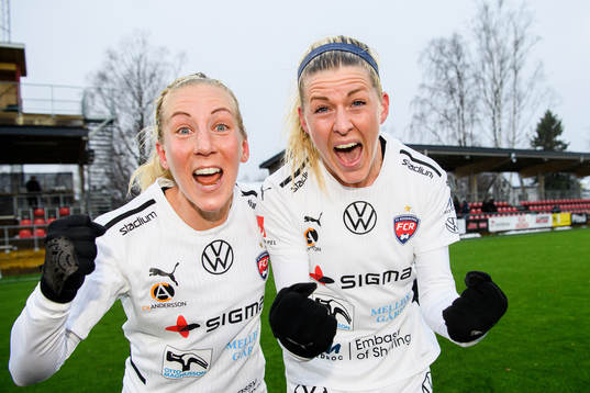 Rosengårds Mia Persson och Olivia Schough jublar