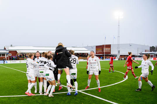 Rosengårds spelare jublar
